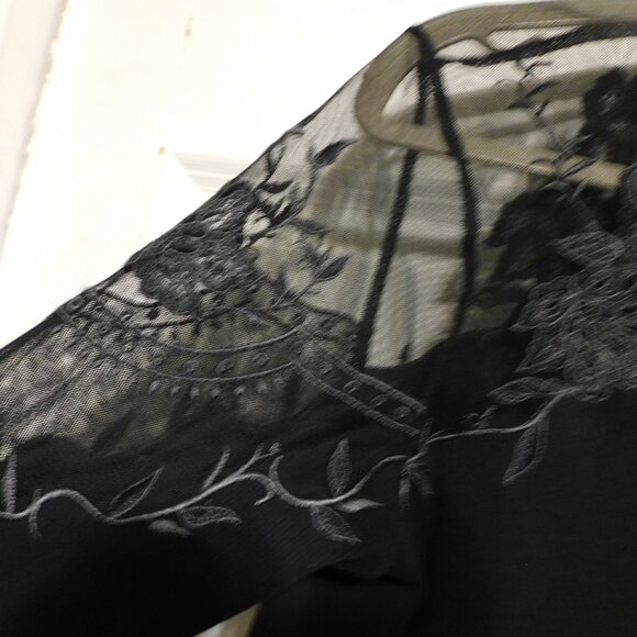 FreePeople Womans Black Tunic Blouse with lace inserts in sleeves  Sz S - Picture 3 of 3